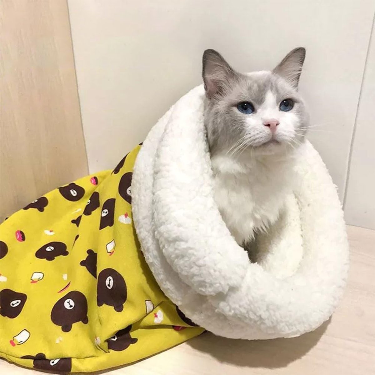 Cat Bed - Pet Sleeping Bag - Warm Pet Bed - Winter Cat House - Suitable for Indoor Use - Comfortable and Sheltered - Give Your Pet a Warm Hideaway (Yellow, One Size) - Product image 5