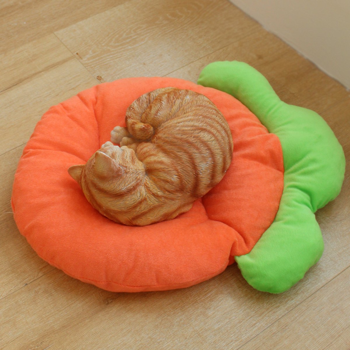 Pet Sleeping Mat - Warm Blanket - Soft Fabric - Cute Radish Shape - Suitable for Cats and Dogs (M-32*43cm) - Product image 4