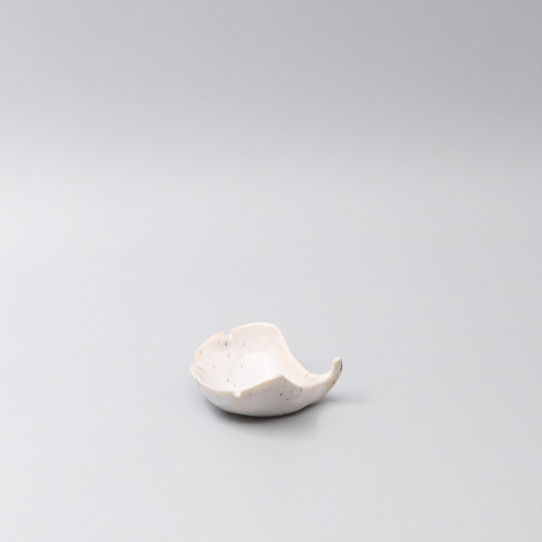 Gingko Leaf Sauce Dish 30ml Ivory Fleck - Main product image